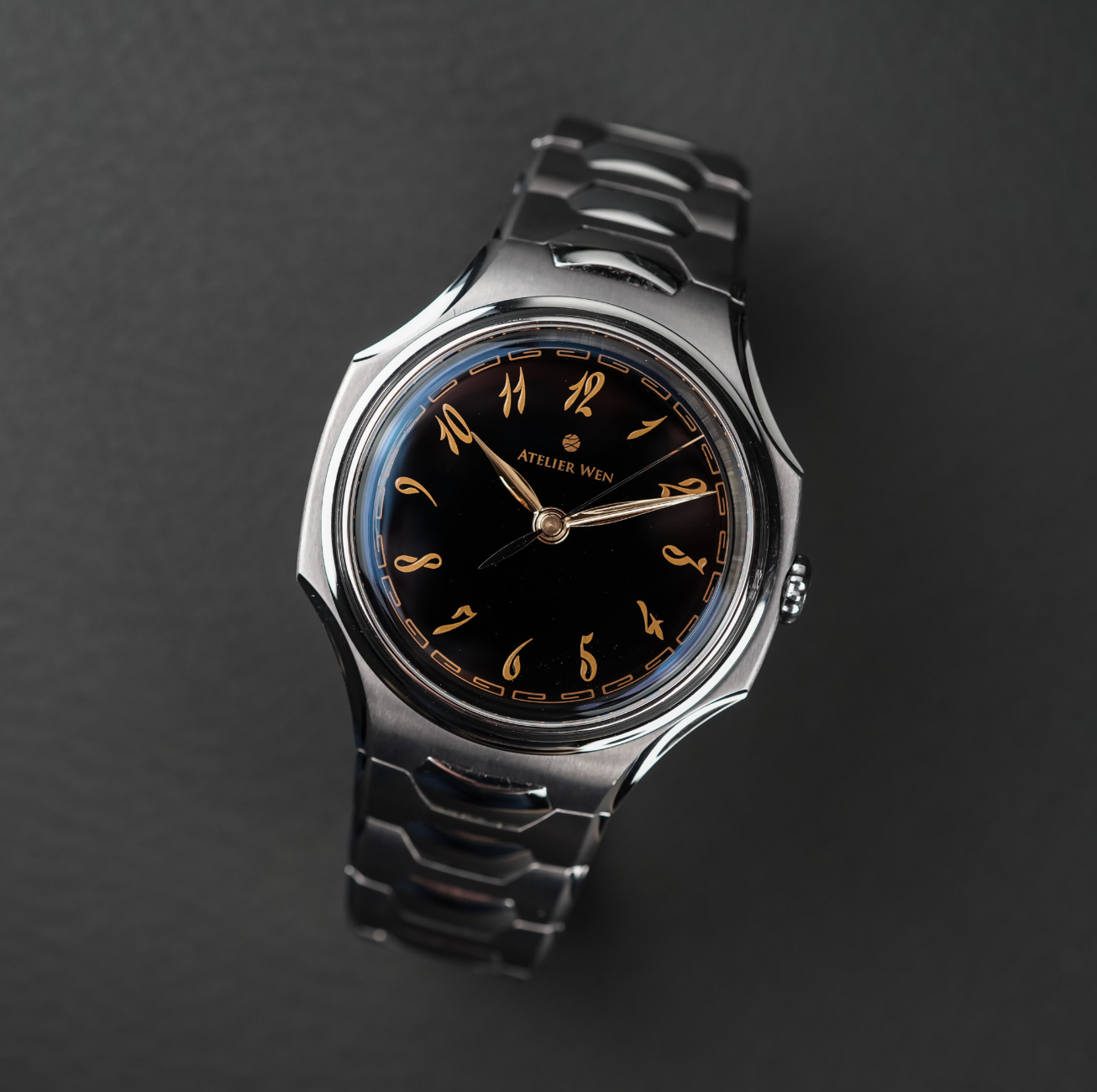 Atelier Wen Launches Inflection, an Integrated Bracelet Watch in Full-Tantalum